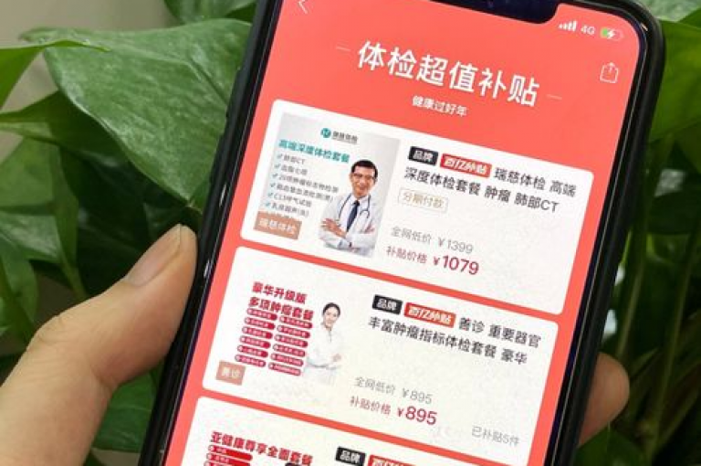 2025年拼多多将推出新的助力活动，用户可通过扫描二维码加入专属微信群，享受更多优惠和互助机会。
