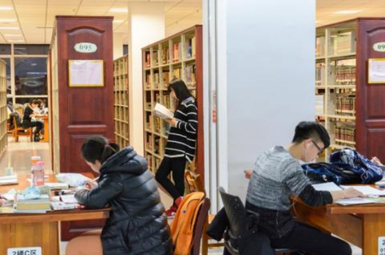 积极动员朋友参与助力活动，探索社交电商的前沿动态及所面临的问题。