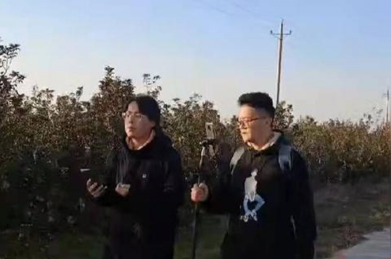 请利用今日头条自助平台进行业务下单（今日头条自助平台便捷下单）。