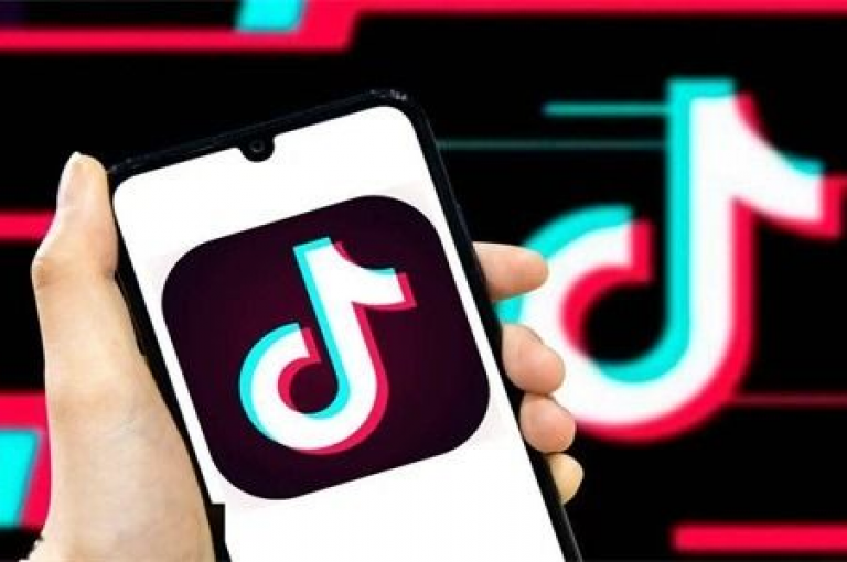 我在抖音上瞬间充值了3000个抖币。