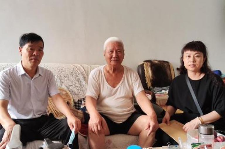 如何提升QQ资料卡的点赞数，有哪些有效的方法可以增加点赞量，这里将为你揭秘一些实用的技巧。