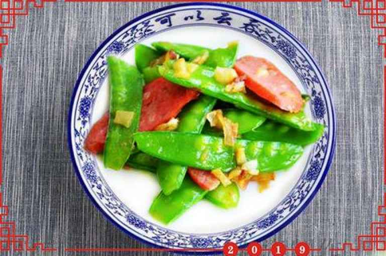 为了维持每元获得1万粉丝的成本并降低粉丝流失率，快手平台需要不断优化内容质量，增强用户互动体验。