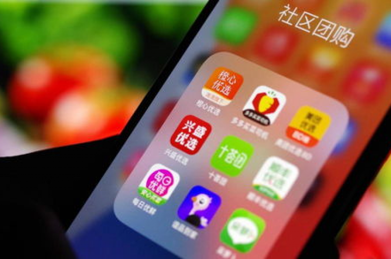 在寻找提升社交媒体影响力的途径时，有些人可能会考虑使用第三方服务来增加QQ空间的访问量或在拼多多上获得助力，甚至有人在快手平台上通过支付少量费用以换取大量的关注者。