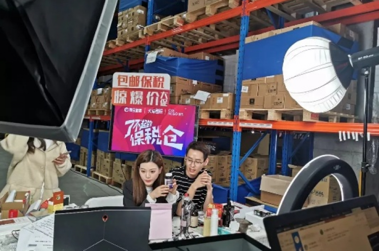 全天候网红商品自助购买体验，网红专属24小时在线下单系统 - 雷神低价购物平台，随时享受全网最优惠价格。