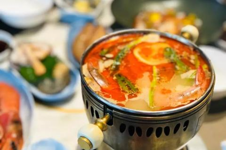 在抖音平台上迅速积累到1000名粉丝的有效策略是什么？