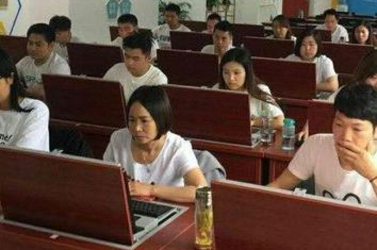 拼多多互助微信群在百度贴吧的流行。