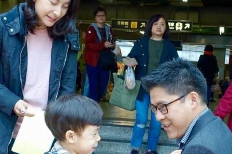提供各类社交平台增值服务，包括QQ超级会员优惠获取及空间说说赞快速增加服务。