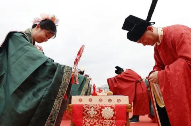 探索无限可能，尽在我们的多功能服务平台，全天候提供QQ、抖音及快手业务支持，2024年引领网络新潮流。