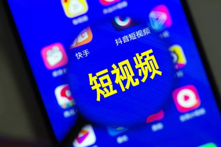 在快手平台上，花费一元购买100个点赞可能会提升视频的可见度，从而吸引更多自然流量和关注。