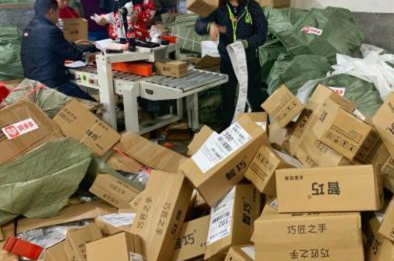 {多多助力新人}拼多多的500块奖励通常需要约10到20位好友的助力才能成功获取。