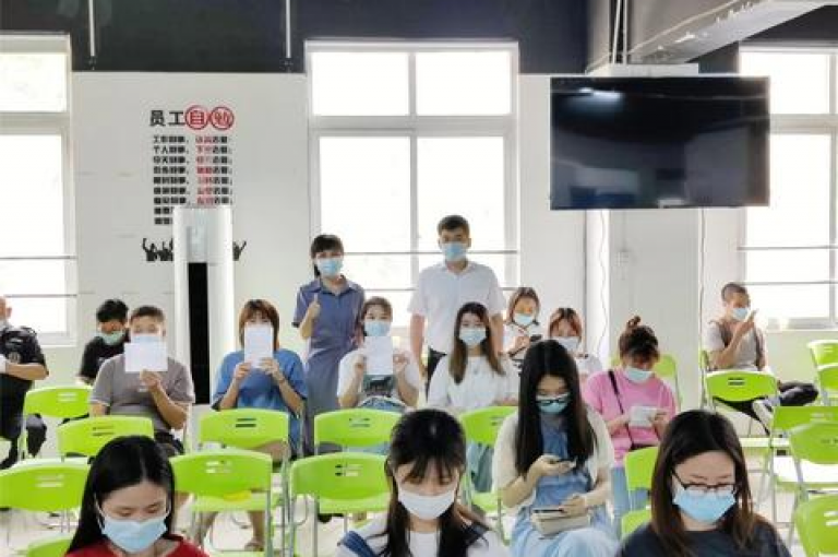 免费加入我们的在线社区，与千名志同道合的朋友一起探讨和学习！