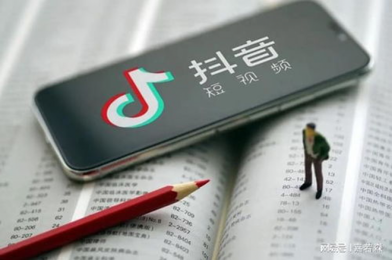 揭秘抖音一分钱获取万次播放的独家技巧，让你在2024年轻松成为热门！