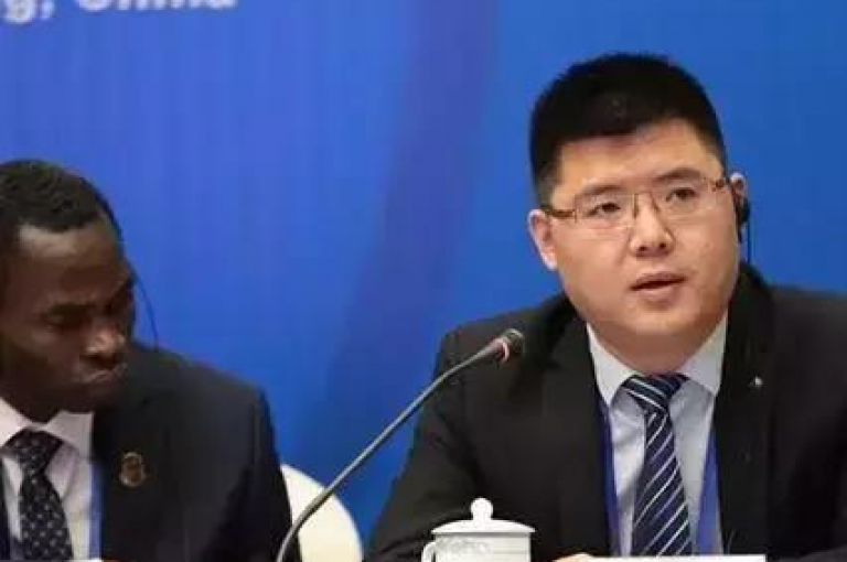 唯有接受拼多多的邀请，方可为其助力。