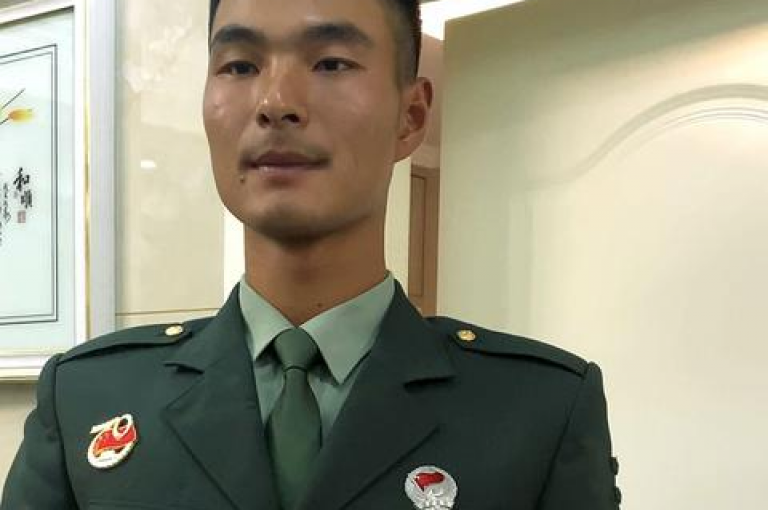 QQ空间的浏览量是否包括自己查看的次数，通常是不算的；只有当其他人点击进入你的空间时，浏览量才会增加。