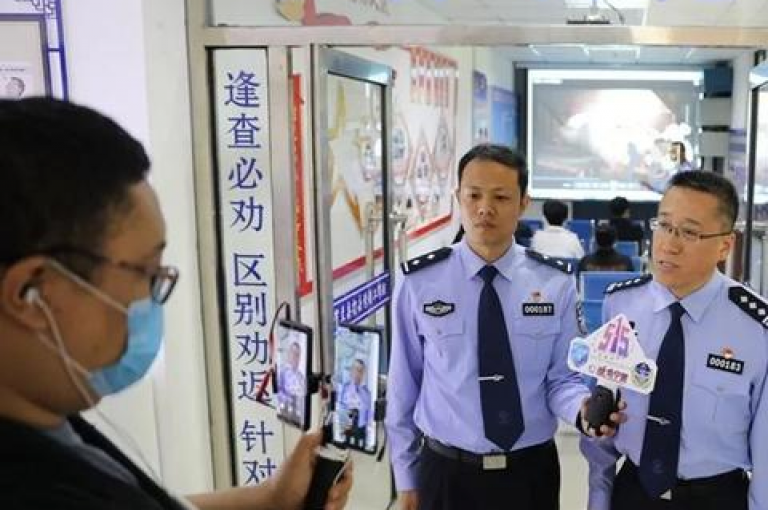 在快手上给对方点赞，对方是会知道的，这有助于提升彼此之间的互动。