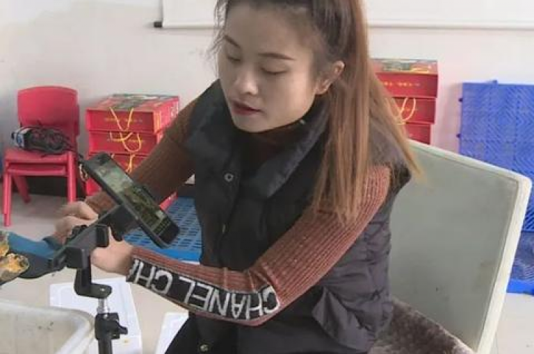 探索便捷的社交媒体服务，体验qq空间说说赞自助下单与抖音平台业务秒处理的高效 - 尽享qq自助下单商城带来的快手闪现乐趣。