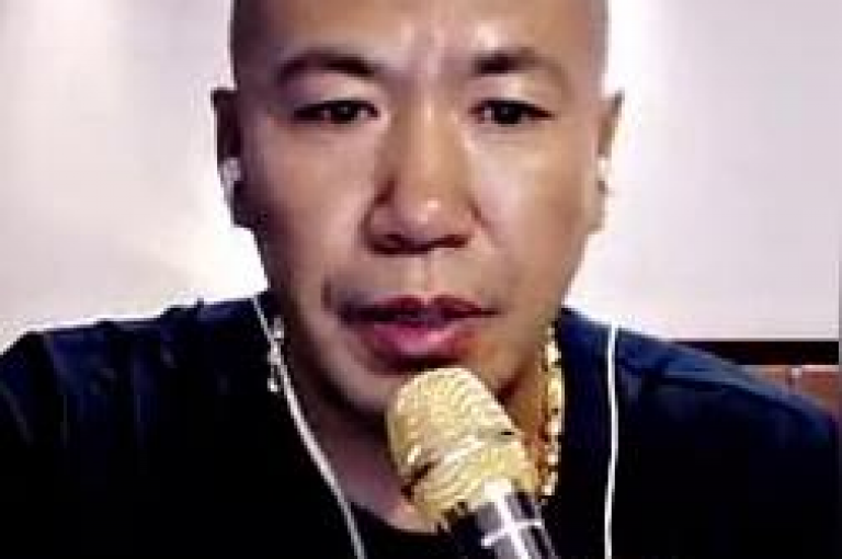 快手粉丝与关注的主要区别在于，粉丝是指关注你的用户，而关注则是你主动关注的其他用户。