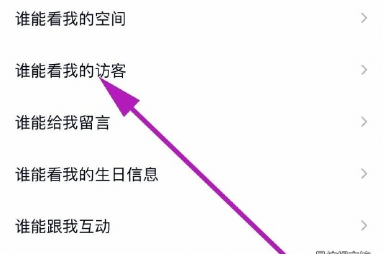 QQ空间说说的浏览次数是根据进入该说说页面的用户数量来计算的，通常一个独立的访问者会使得浏览次数加一。