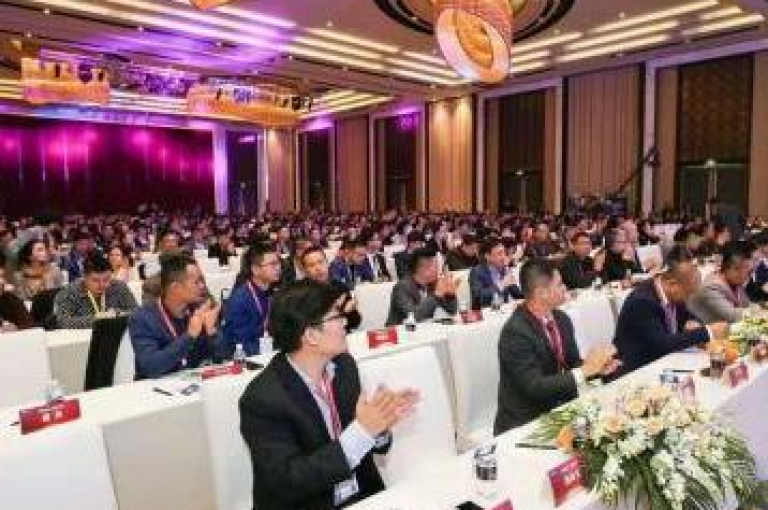 为了提升网站的访问量，可以尝试使用QQ群推广这一策略来吸引潜在访客。