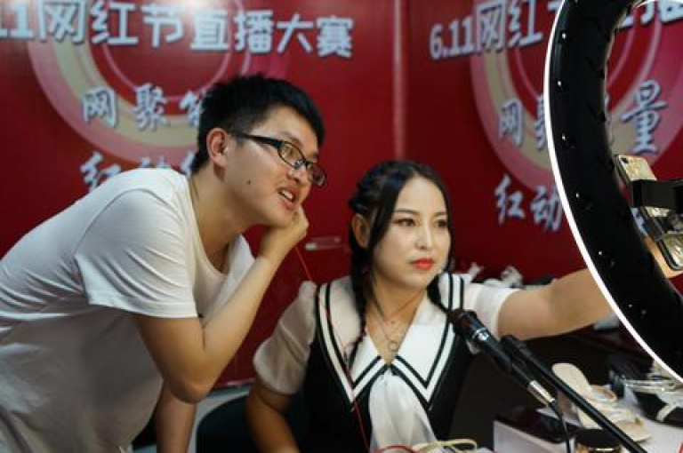 12云科技提供全天候不间断的自助下单服务，确保您能够迅速且便利地完成订单。
