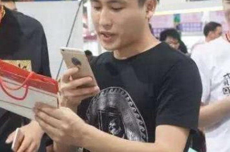 如果快手购买热度的作品被删除，款项通常不会退还，因为快手的热度服务协议可能已明确指出，一旦作品因违规等原因被删，相关费用不予退回。