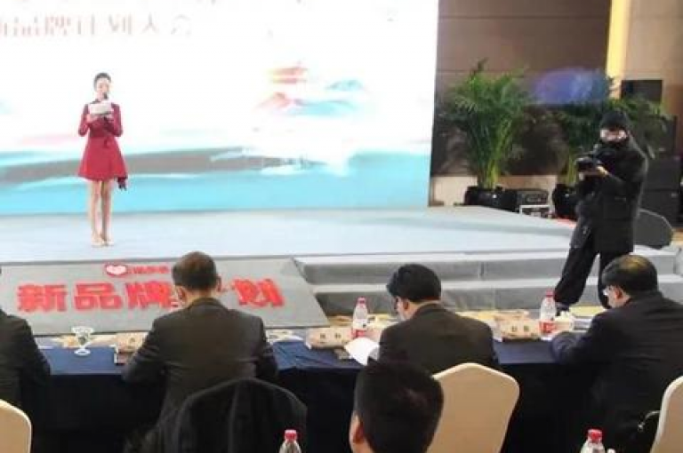 拼多多群助力群是一个专门为拼多多用户设立的互助平台，旨在通过集体的力量帮助成员获取更多的优惠和福利。
