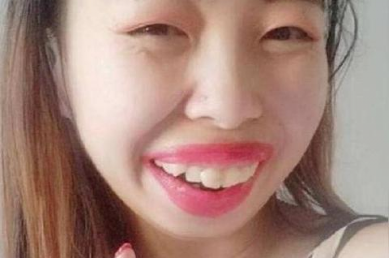在探索网络服务优惠的旅途中，发现一个提供全天候最低价QQ业务和快手账号交易的神秘网站，让你轻松实现与恋人的快手互动。