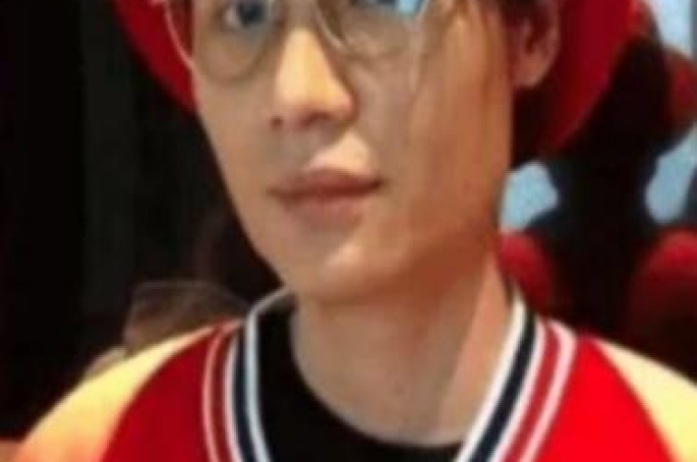 如何获取拼多多砍价群的免费进入二维码，并通过多多帮助力实现互助砍价？