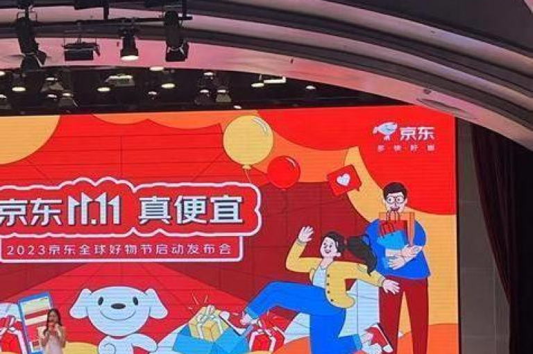 在抖音和快手上拥有稳定粉丝群体，同时借助qq空间说说软件提升影响力，可考虑探索抖音快手的低价业务网以获得更多关注。