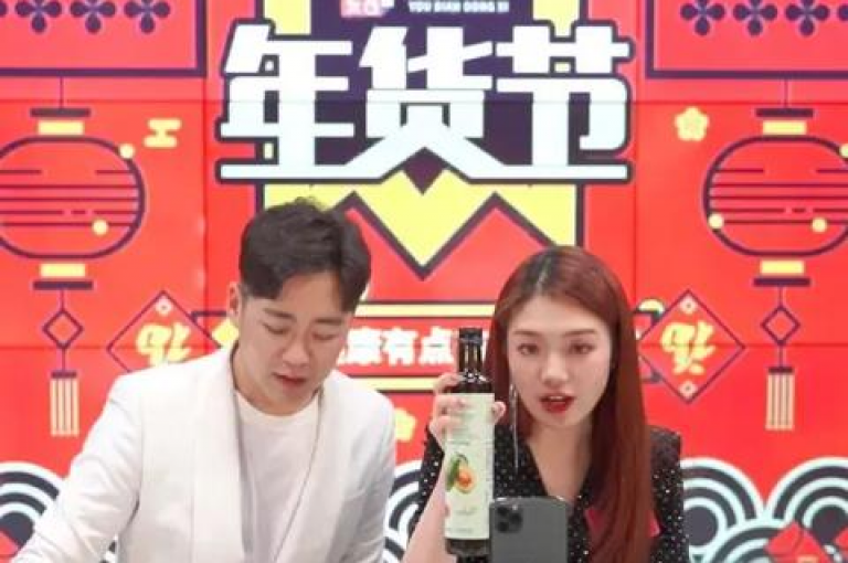在探索社交媒体的广阔天地时，发现一款能够助力抖音账号迅速累积粉丝并提升互动的全自动脚本工具，同时，快手平台上的小助手也成为了热门内容的得力伙伴。
