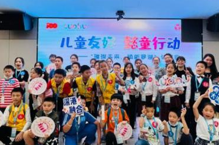 如何通过微信申请加入拼多多的互助群聊？