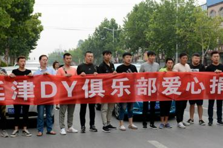 抖音推广选择全天覆盖还是半天策略，Ks真人点赞服务 - 揭秘抖音24小时自助点赞与播放量提升软件！