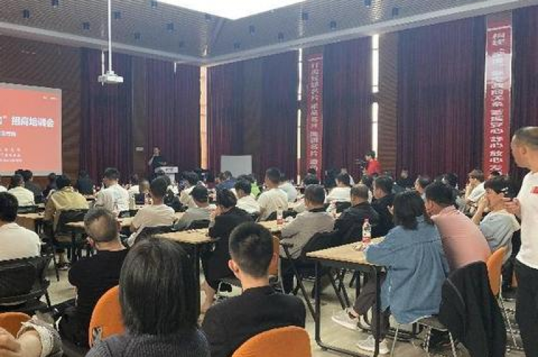 拼多多助力刷人是一种通过邀请好友来获得免费商品的技巧。