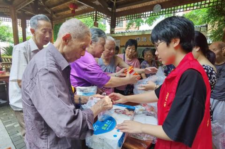 1元人民币可兑换10个快币。
