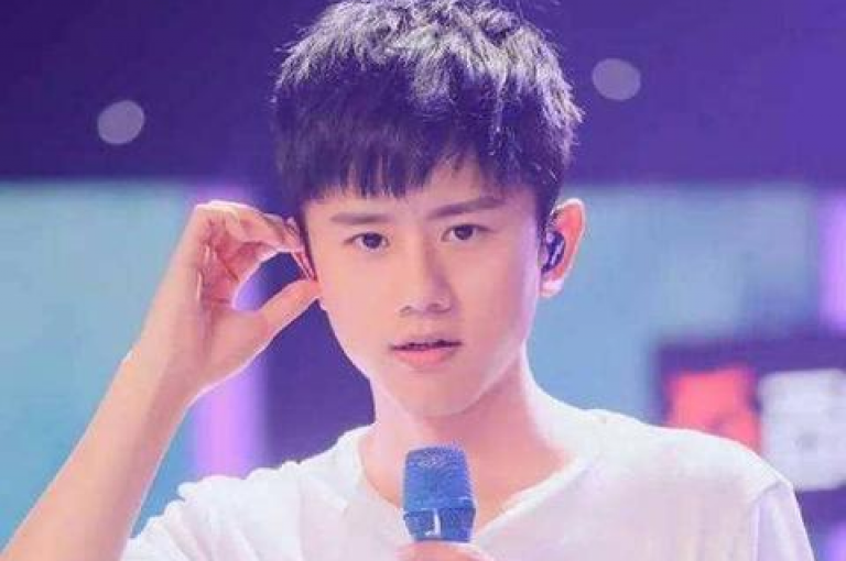 快手平台上，用户可以通过发布优质内容、参与热门话题和活动来自然增加关注者。